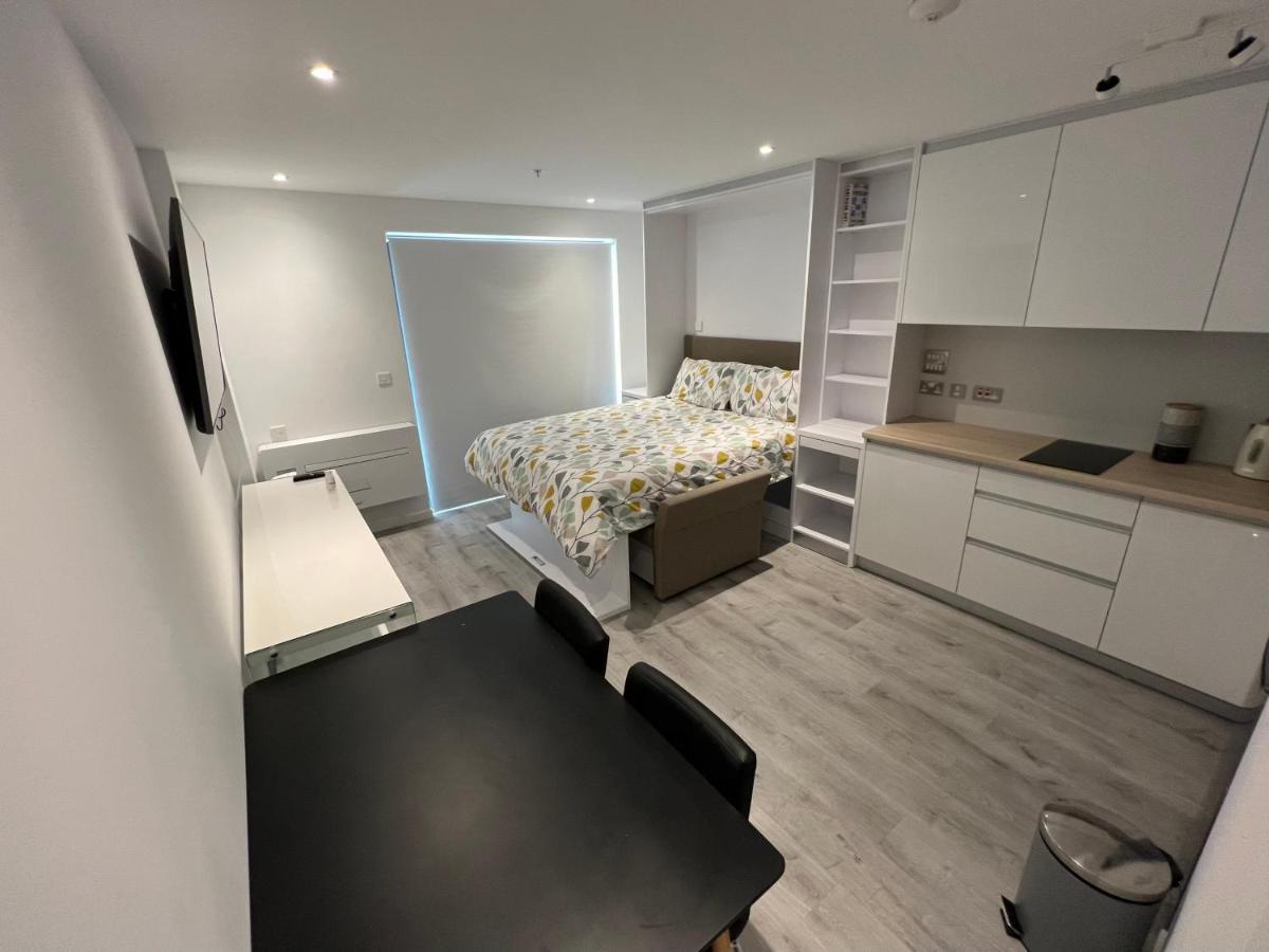 Modern Studio Apartment In Gibraltar - The Hub Bagian luar foto
