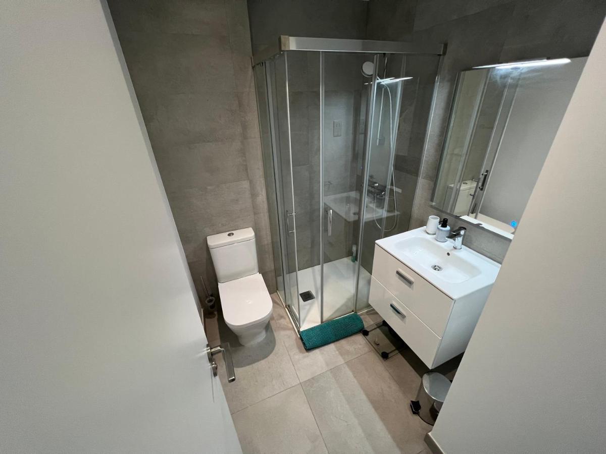 Modern Studio Apartment In Gibraltar - The Hub Bagian luar foto