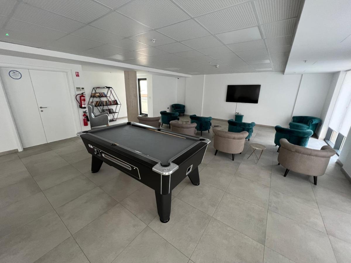 Modern Studio Apartment In Gibraltar - The Hub Bagian luar foto